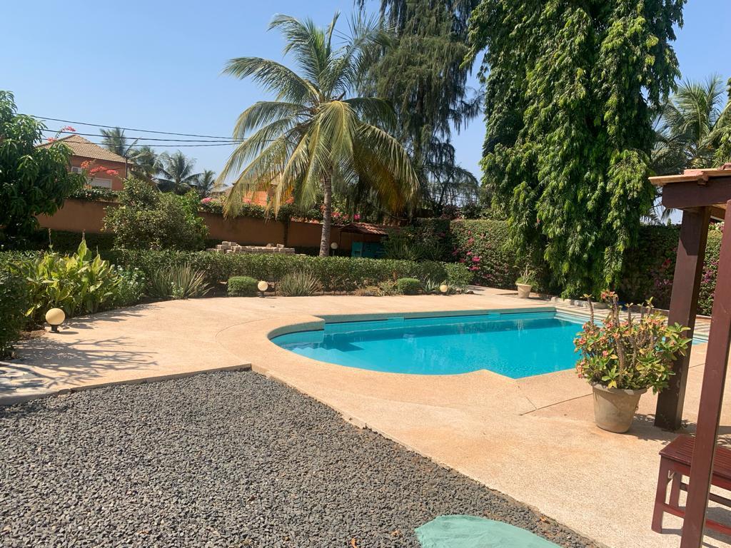 Jardin et piscine de la villa côté safari à Saly